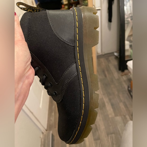 Dr. Martins, perfect conditions. Women’s size 8, men’s size 7 - Picture 2 of 2